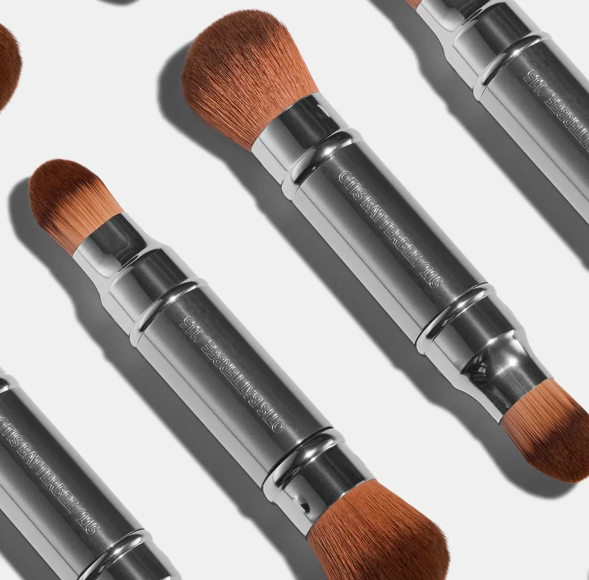 Retractable Flawless Face Makeup Brush